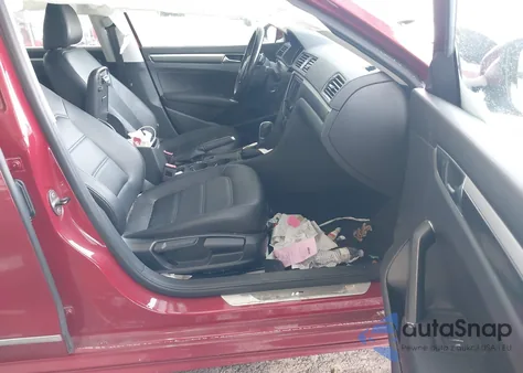 2017 Volkswagen Passat 1.8T R-Line z USA, uszkodzony, nr VIN 1VWDT7A39HC085132